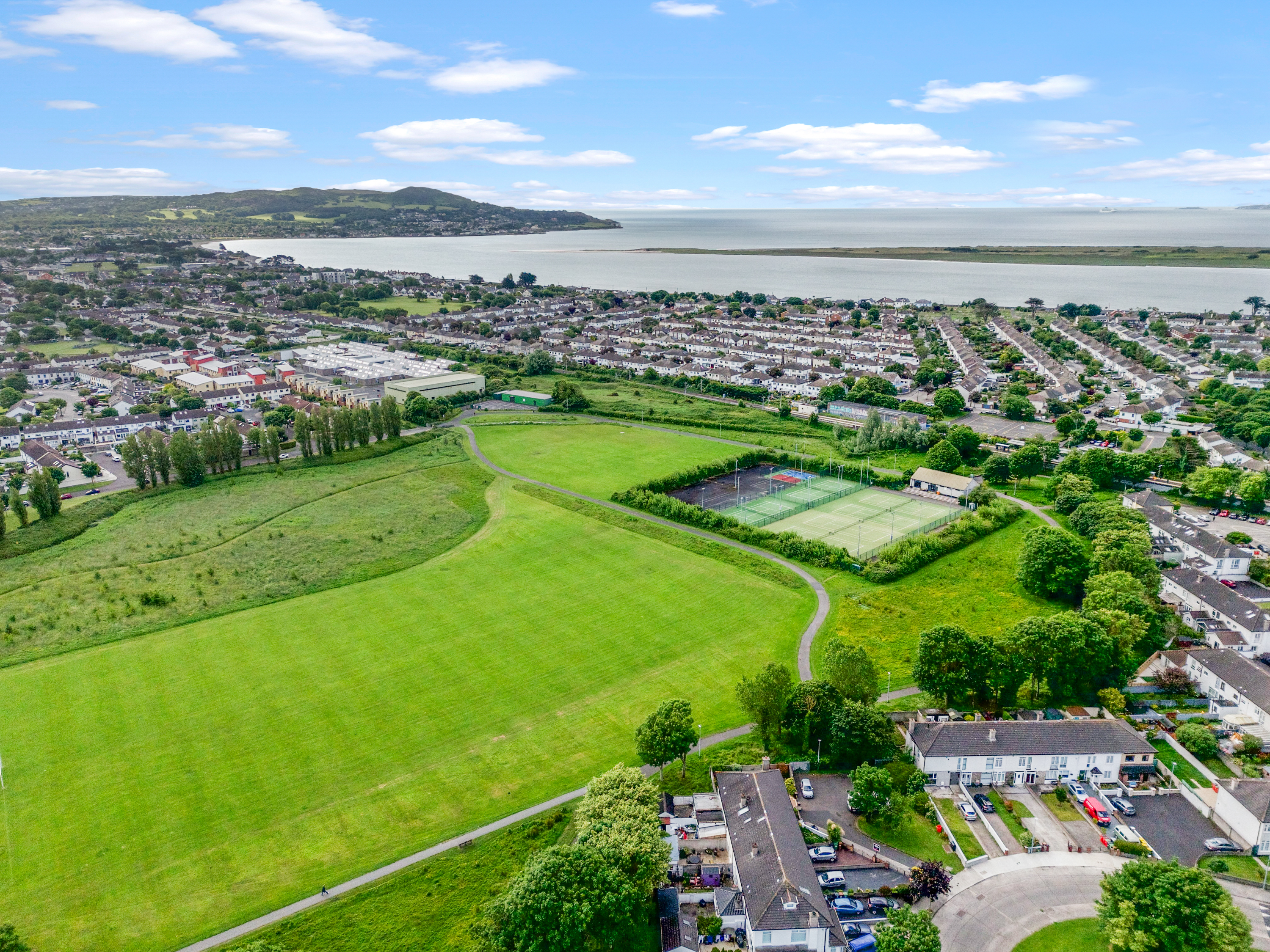 Aerial photograph of Sea Grange and its surroundings